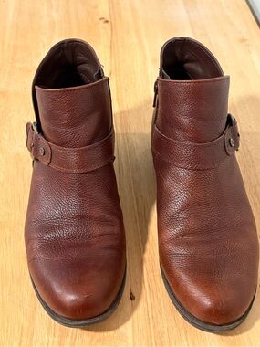 Naturalizer Women’s Chestnut Brown Leather Boots